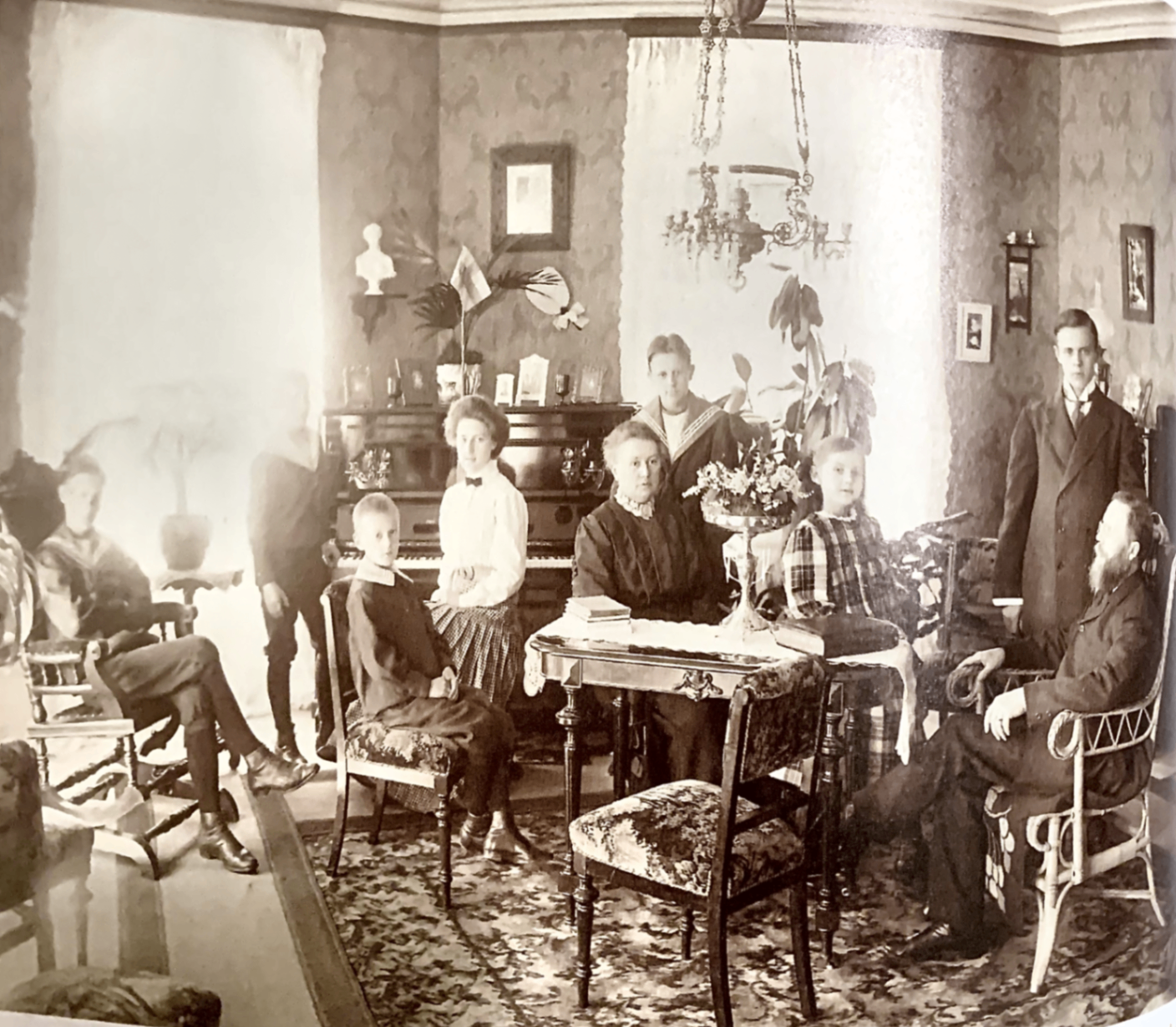 Familjen i salongen